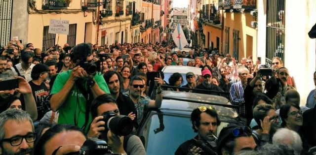 Cientos de personas abarrotan el acto en Madrid a favor del derecho de autodeterminación de Catalunya