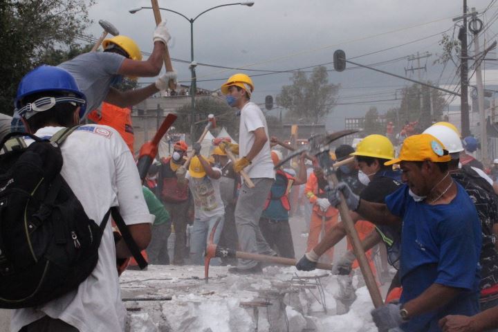 El terremoto levantó un tsunami de solidaridad del pueblo trabajador que el Estado intenta frenar