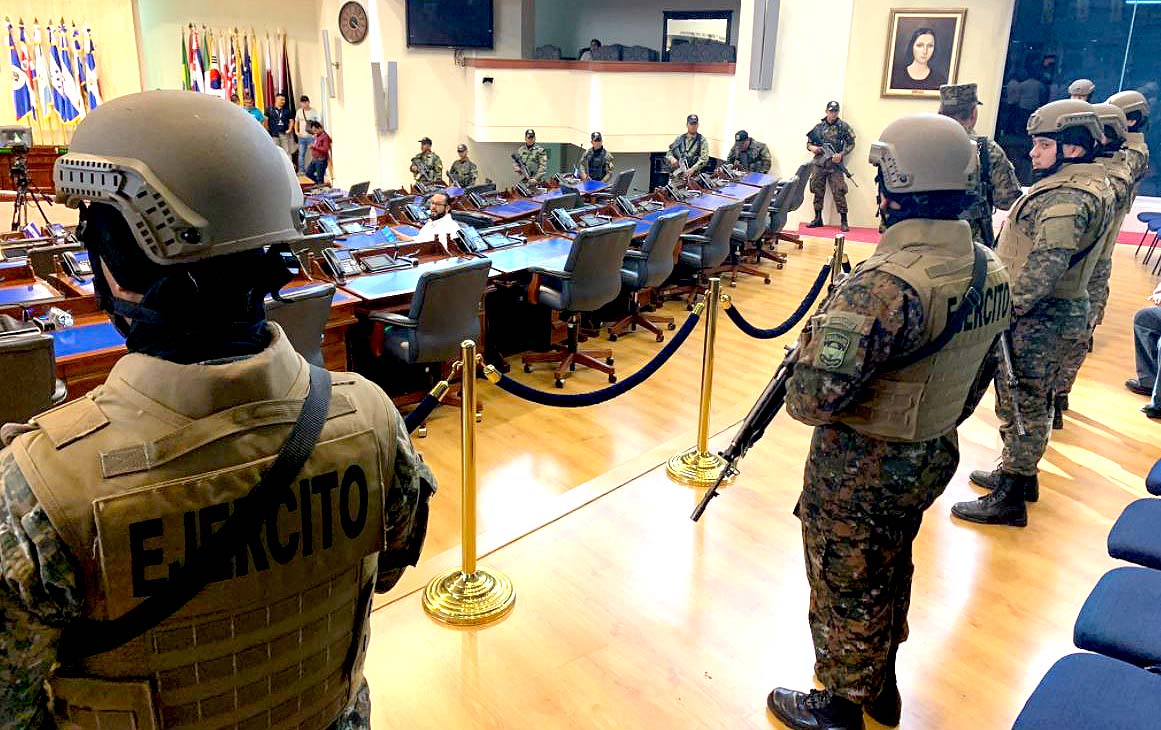 El Salvador: La democracia burguesa en crisis, Bukele militariza el Parlamento