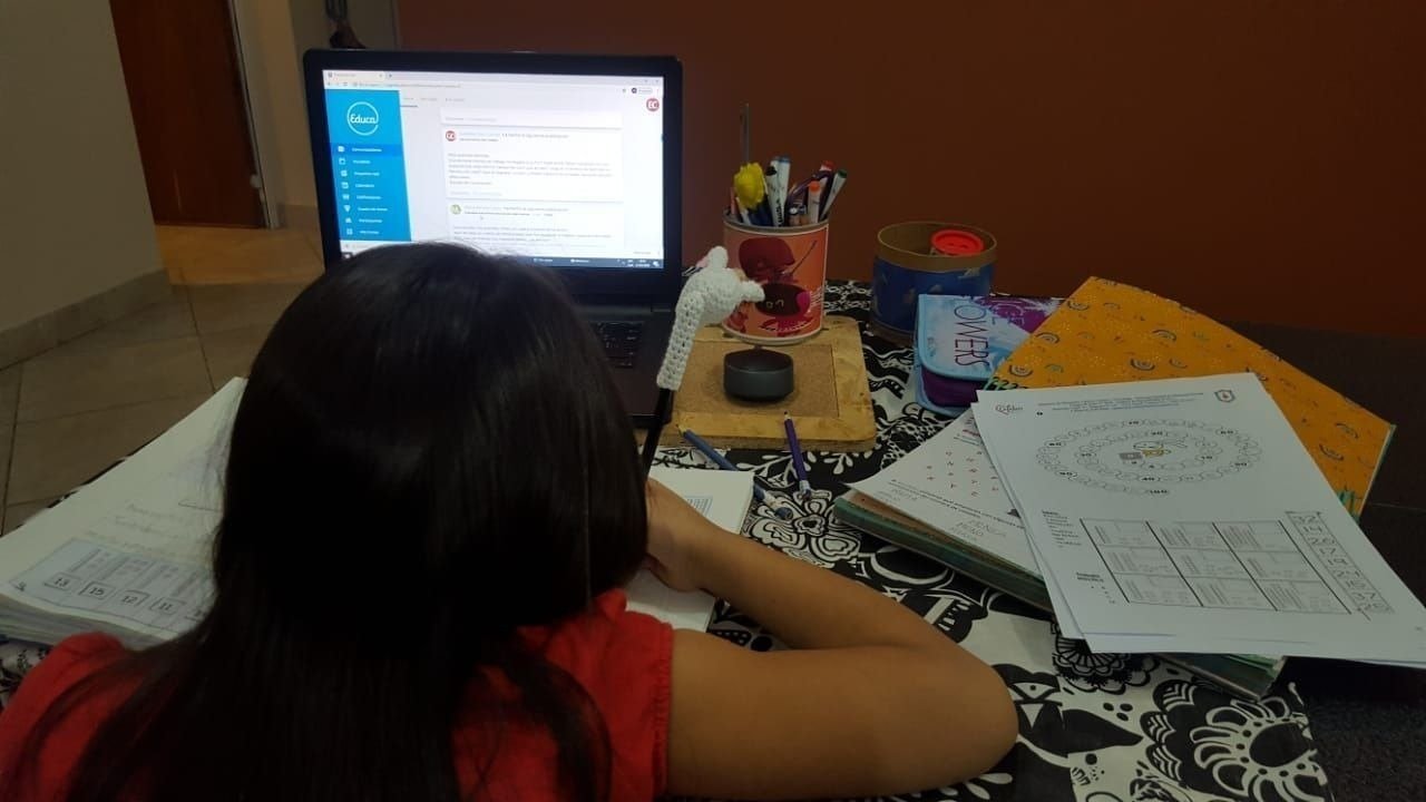 Virtualización educativa y precarización laboral de los docentes