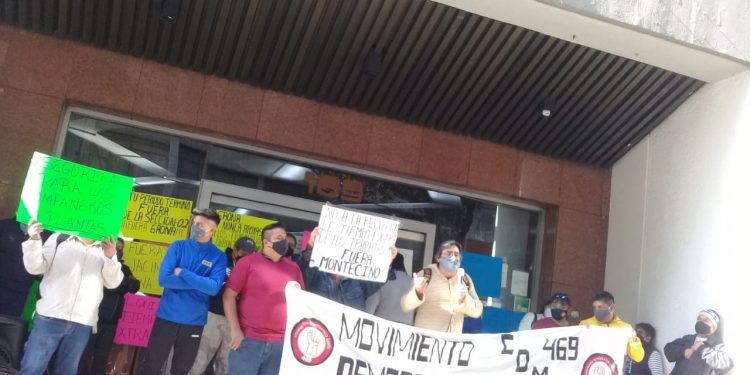 Trabajadores protestan y cierran edificio del Sistema de Aguas en la Ciudad de México
