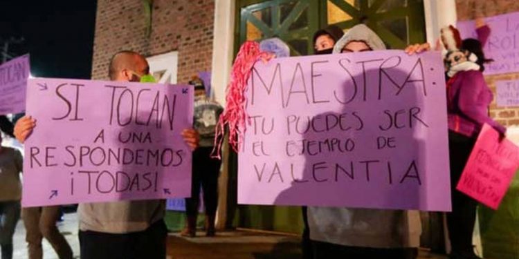 Violencia durante clases virtuales: el caso del vídeo de la maestra de inglés de la UAEMex