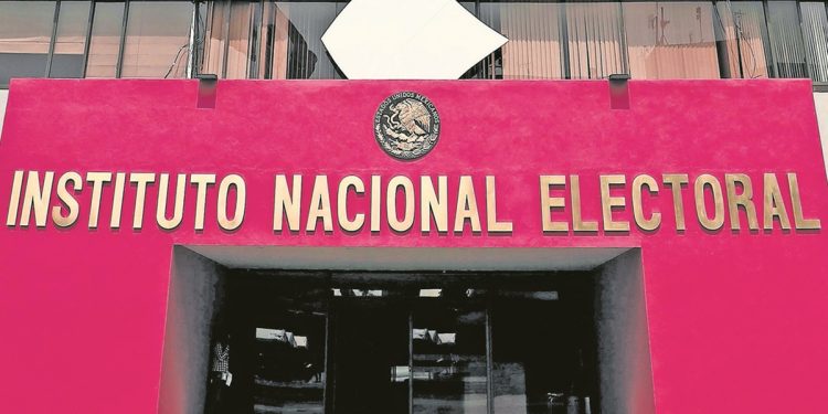 ¿Qué hay detrás del conflicto INE-Morena?