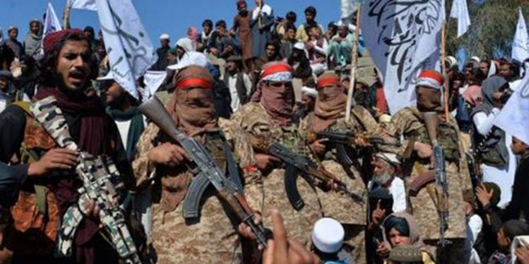 Afganistán: Kabul rodeada por la ofensiva de los talibanes