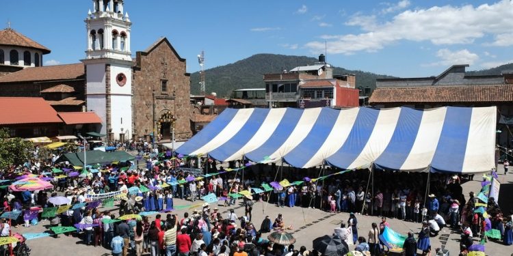 Consulta a la comunidad de Jarácuaro, Michoacán para autogobernarse y administrar el presupuesto directo