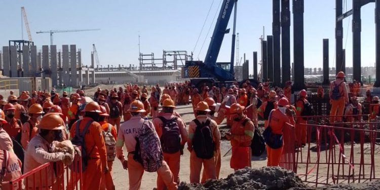 Paro en la construcción de la refinería Dos Bocas, la clase obrera en acción