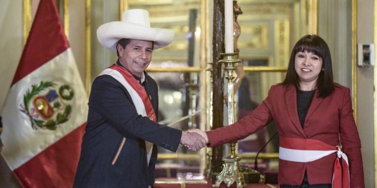 Perú: la caída del gabinete Bellido – Castillo se pliega a la ofensiva de los capitalistas