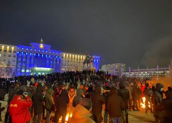 Kazajistán: las protestas por el precio del combustible provocan un levantamiento