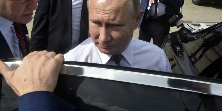 Ucrania: Putin sube la apuesta al reconocer a las repúblicas del Donbass y enviar tropas