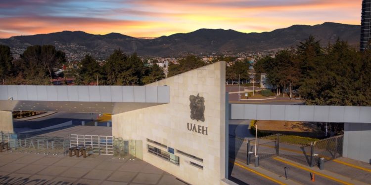 Manifestación Estudiantil cimbra a las autoridades de la UAEH
