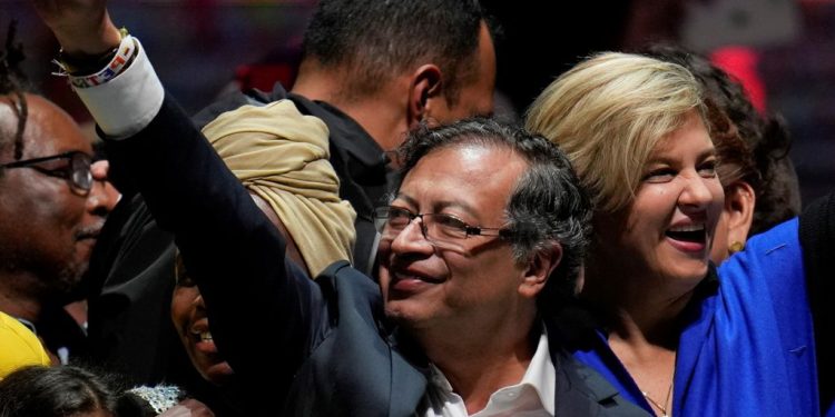 Petro logra una victoria histórica: ¡A luchar por el socialismo!