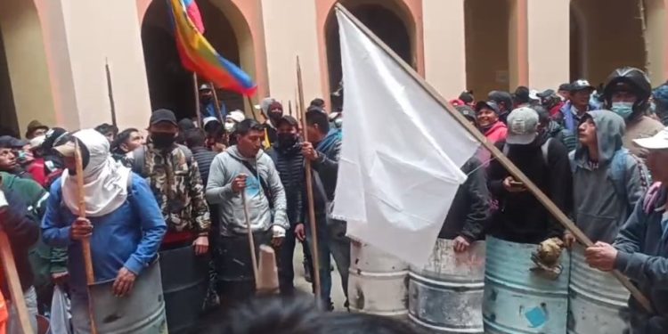 Ecuador paro nacional: decenas de miles marchan en Quito y empiezan las tomas de gobernaciones