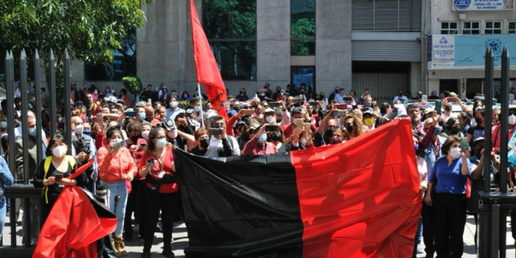 Los telefonistas estallan la huelga en Telmex a nivel nacional