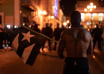Puerto Rico: Brutalidad policial en protesta contra compañía eléctrica privatizadora LUMA