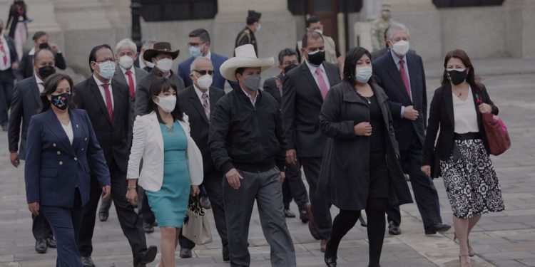 Profunda crisis política en el Perú