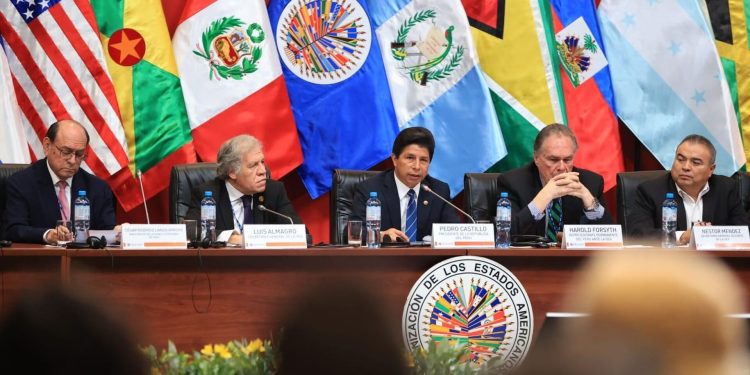 La OEA llega al Perú en medio de una crisis política