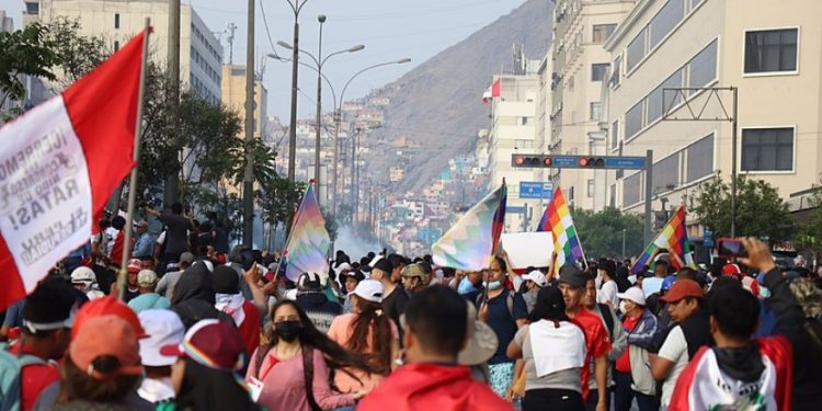 Perú: el movimiento de masas prepara marcha sobre Lima