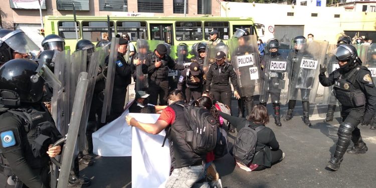 La policía de la CDMX secuestra a un profesor del IEMS