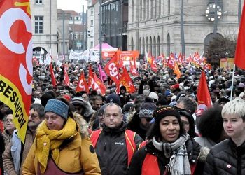 Francia: Macron fuerza la aprobación del proyecto de ley de pensiones: ¿Cómo continúa ahora el movimiento?