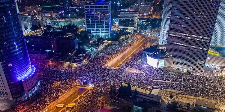 Israel: la reforma judicial de Netanyahu divide al establishment y provoca enormes protestas