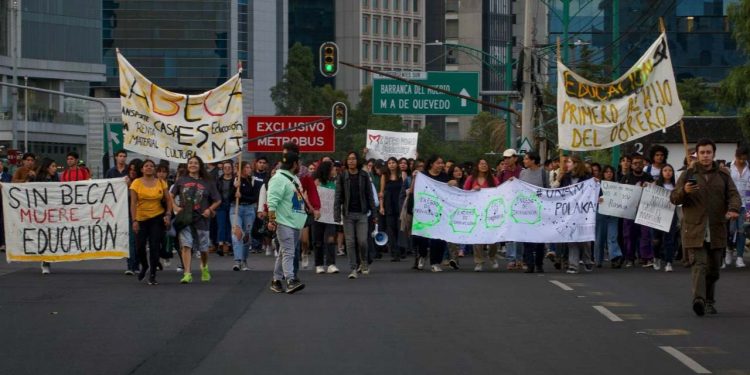 Becas Elisa Acuña: muestra de una universidad corrupta y límites de un gobierno reformista