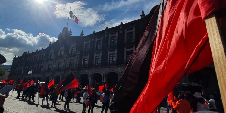 Movilización docente y plantón en Toluca