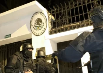 Ecuador: La policía de Daniel Noboa asalta la embajada mexicana en Quito