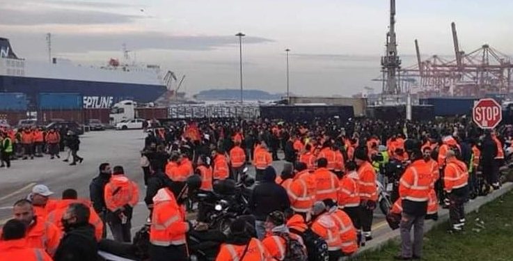 Portuarios griegos bloquean un barco que transporta armas israelíes: ¡el poder de la solidaridad!