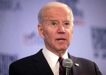 Biden abandona la carrera: ¿Puede un cambio de caballo a mitad de la corriente detener a Trump?
