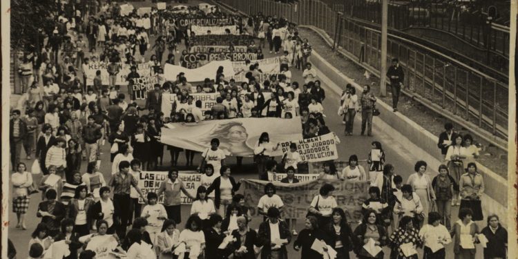 Bordando la conciencia de clase a partir de los escombros: la lucha de las costureras en 1985