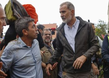 Estado español: le lanzan barro a los monarcas – estalla la ira en Valencia por unas muertes evitables