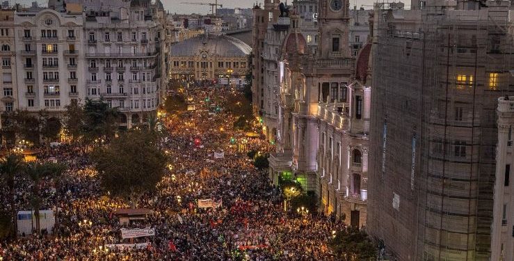 Masiva manifestación contra la actuación criminal de la Generalitat valenciana – ¡Huelga general en el País Valencià para forzar la caída de Mazón!