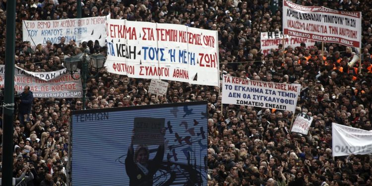 Grecia: de cientos de miles a millones, el pueblo da un paso al frente y hace historia