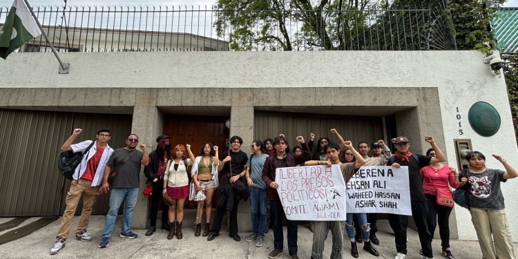 Mitin en la embajada de Pakistán en México por la libertad de los presos políticos